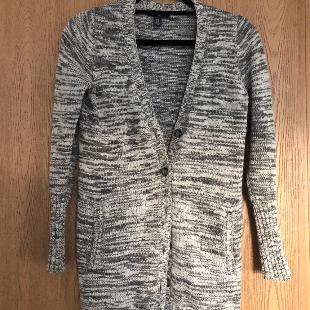 Gap sweater